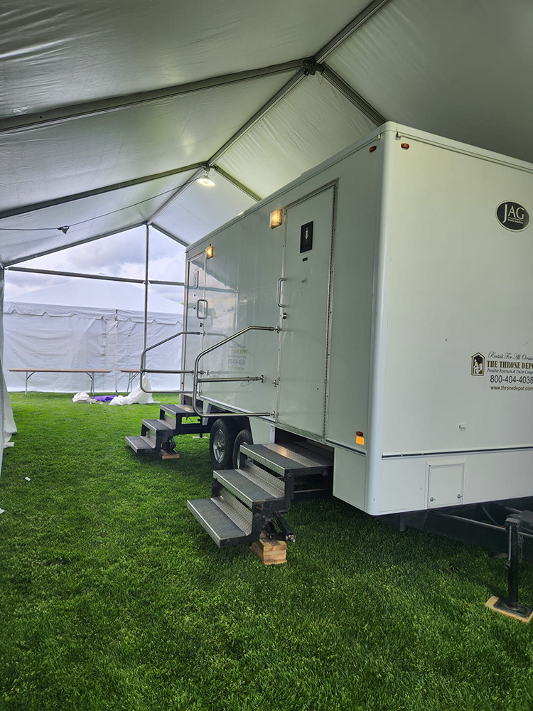 4 Reasons To Rent A Restroom Trailer For Your Next Event